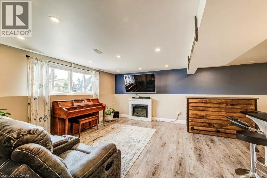 73 FALCON Drive
