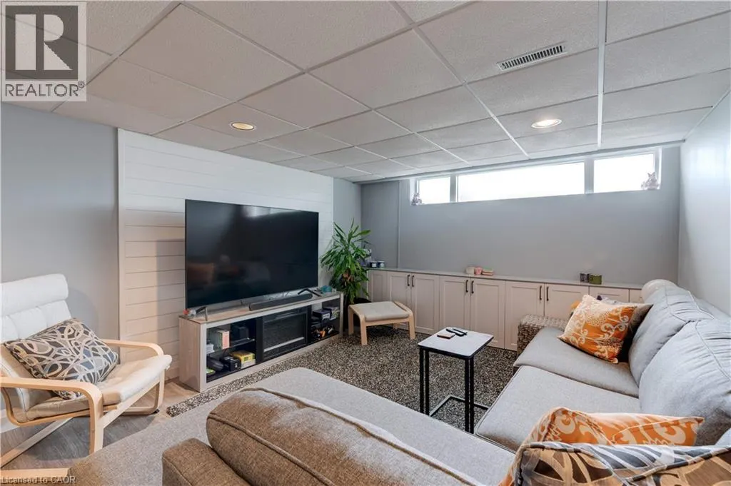 175 KINGS FOREST Drive
