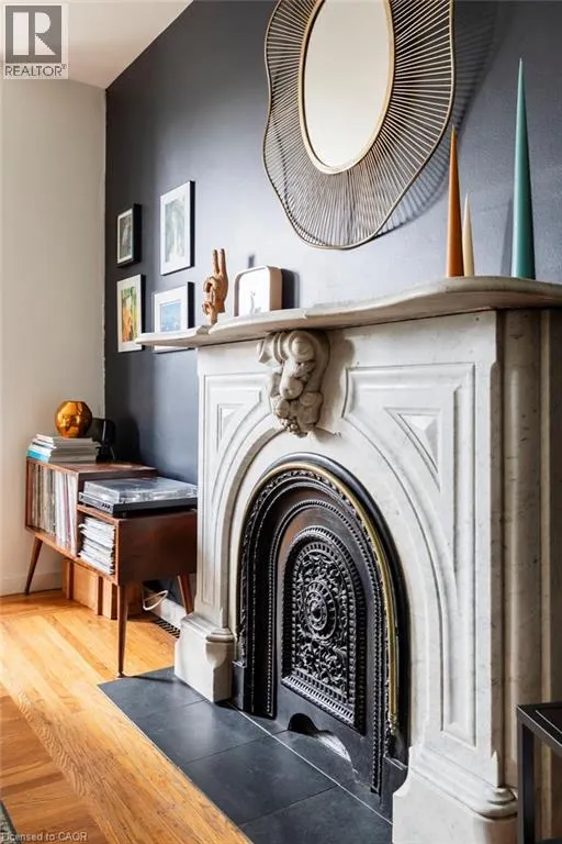 115 LOCKE Street N