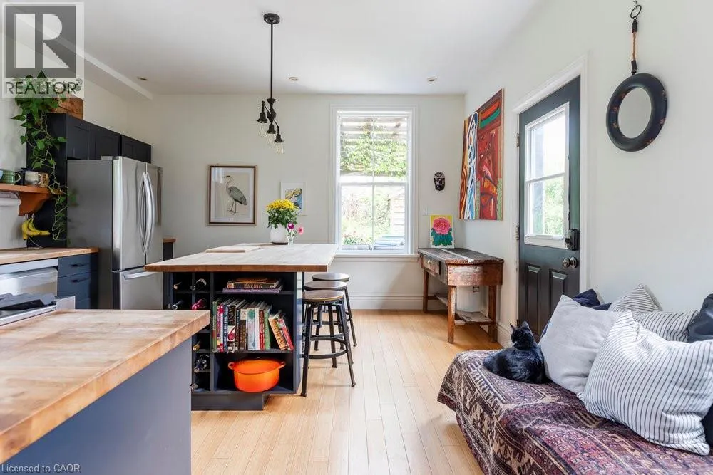 115 LOCKE Street N