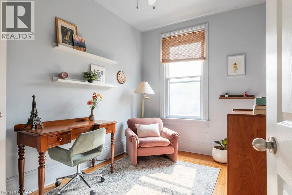 115 LOCKE Street N