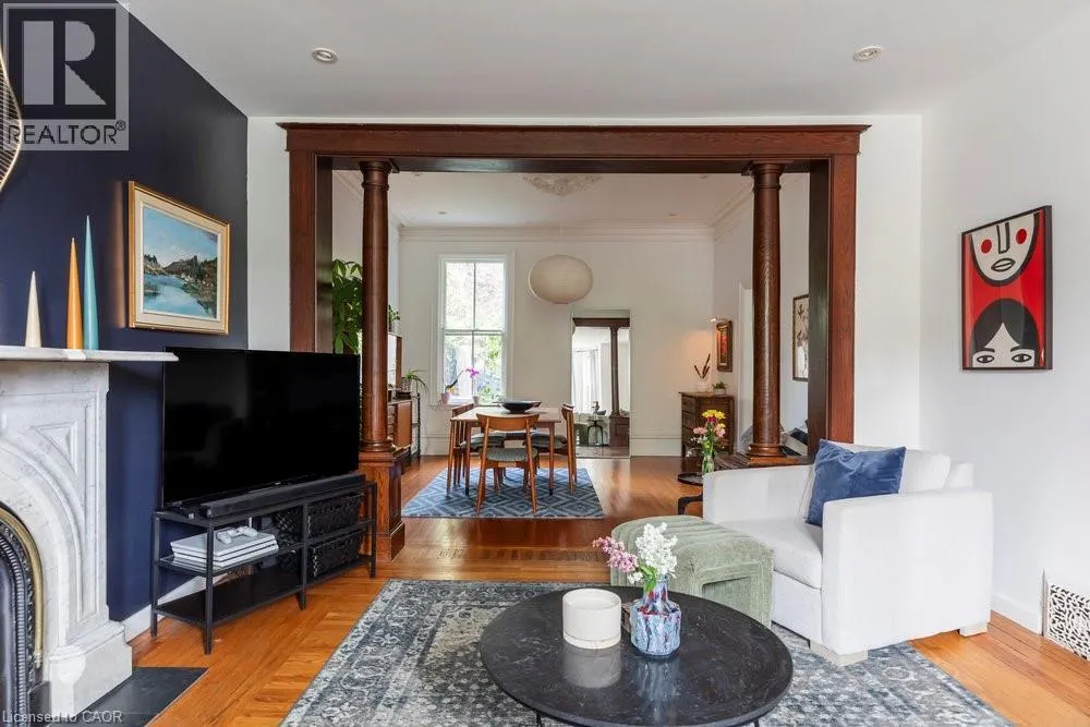 115 LOCKE Street N