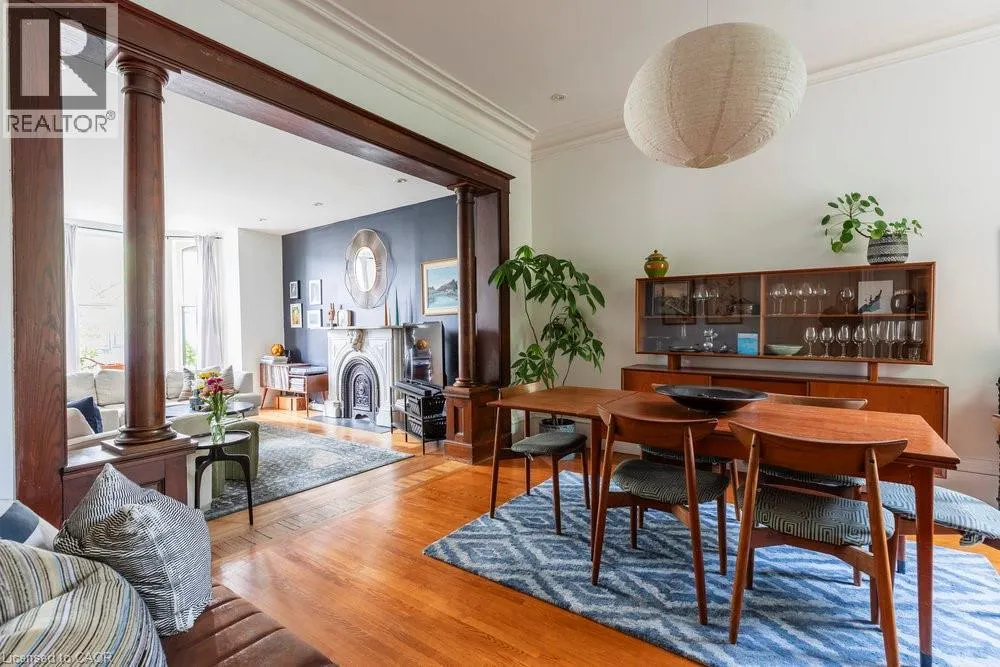 115 LOCKE Street N