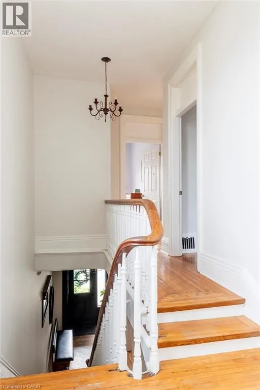 115 LOCKE Street N