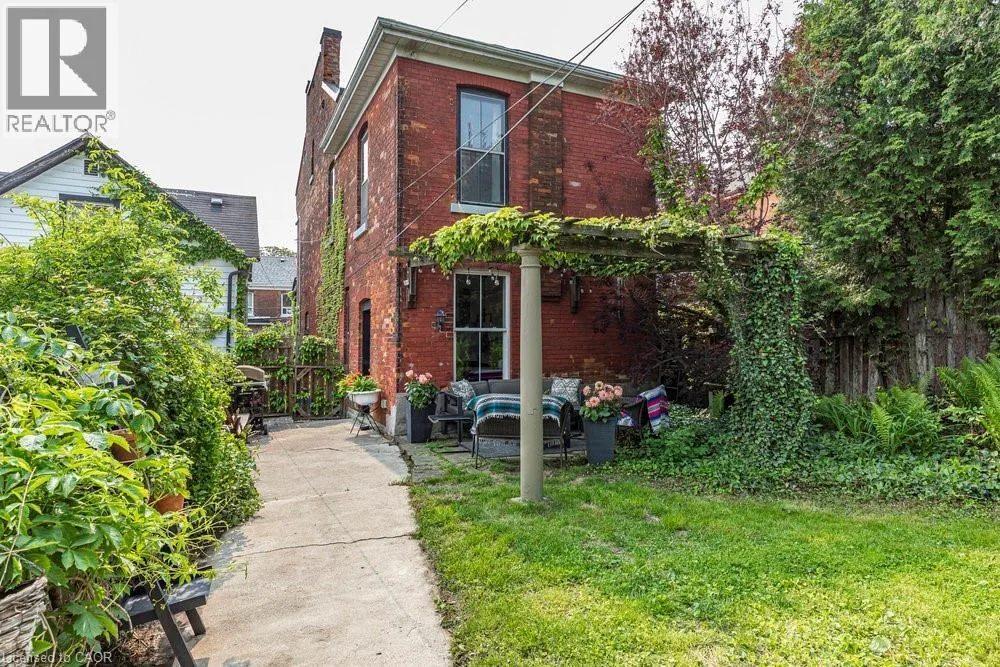 115 LOCKE Street N