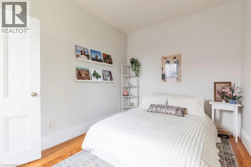 115 LOCKE Street N