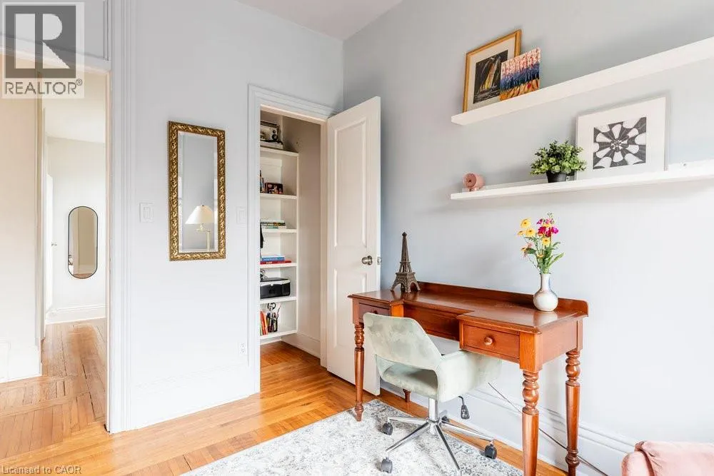 115 LOCKE Street N