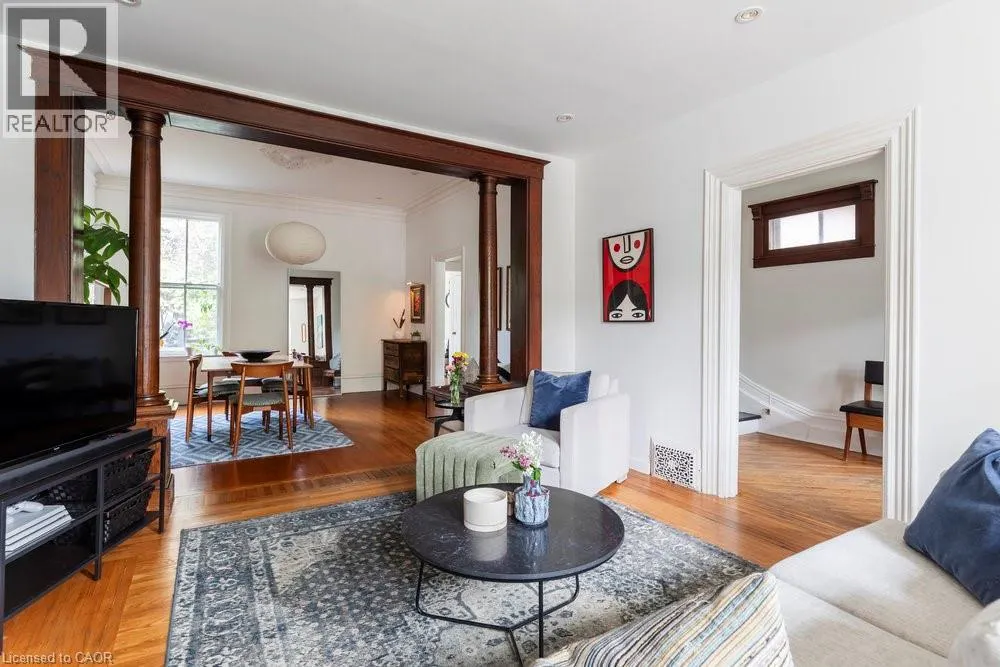 115 LOCKE Street N