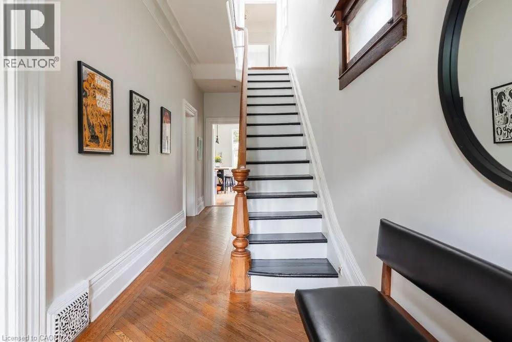 115 LOCKE Street N