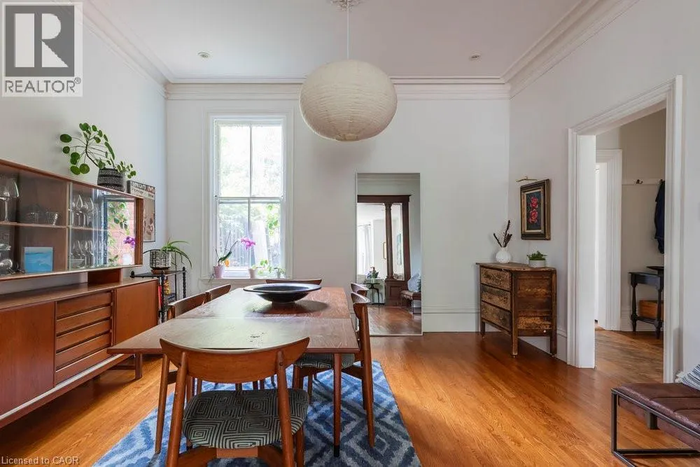 115 LOCKE Street N