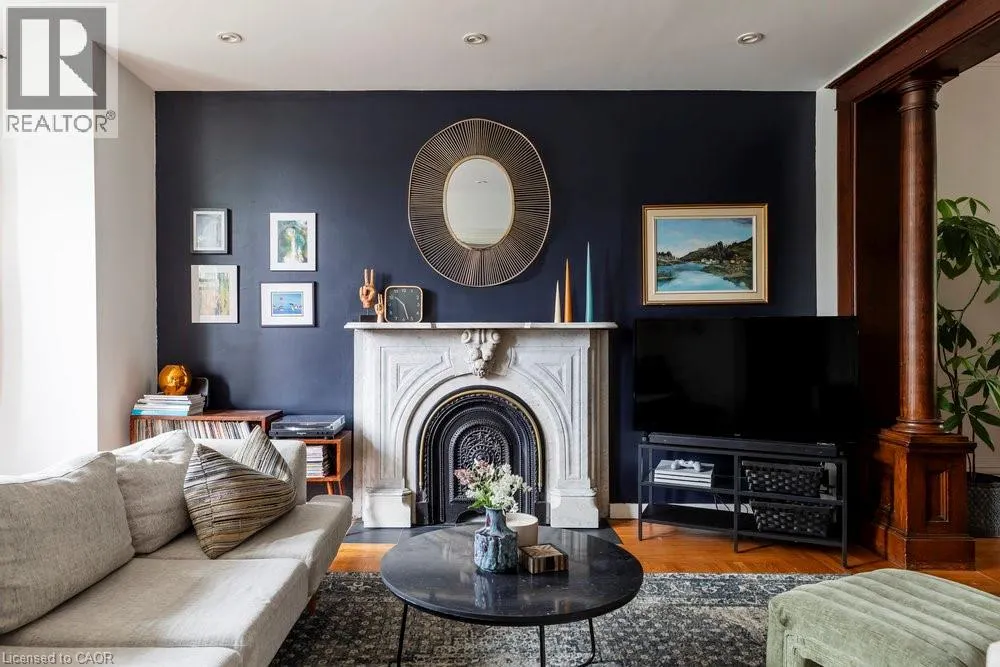 115 LOCKE Street N
