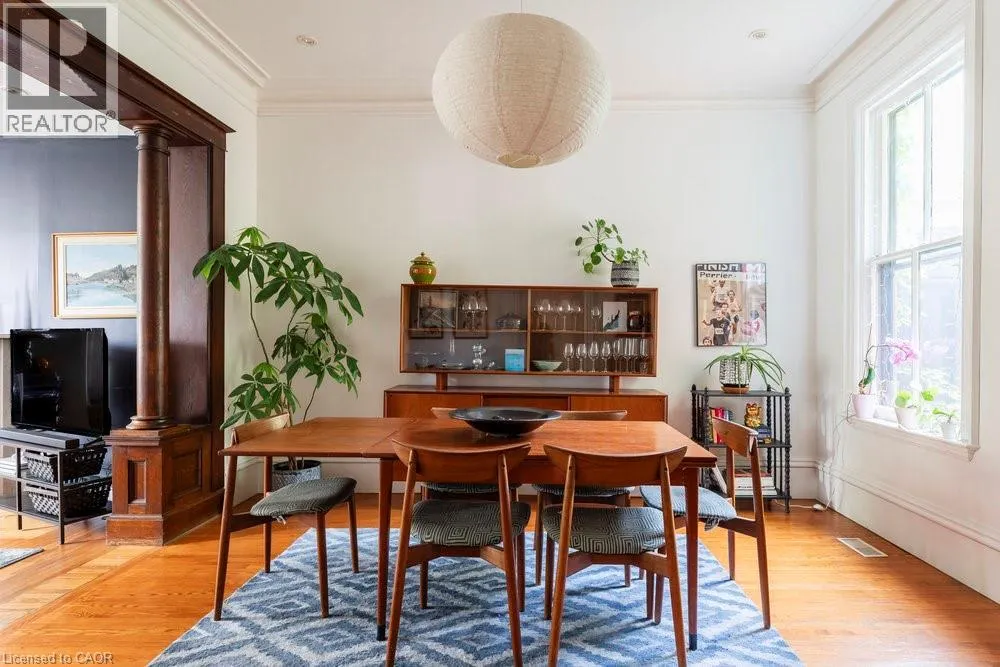 115 LOCKE Street N