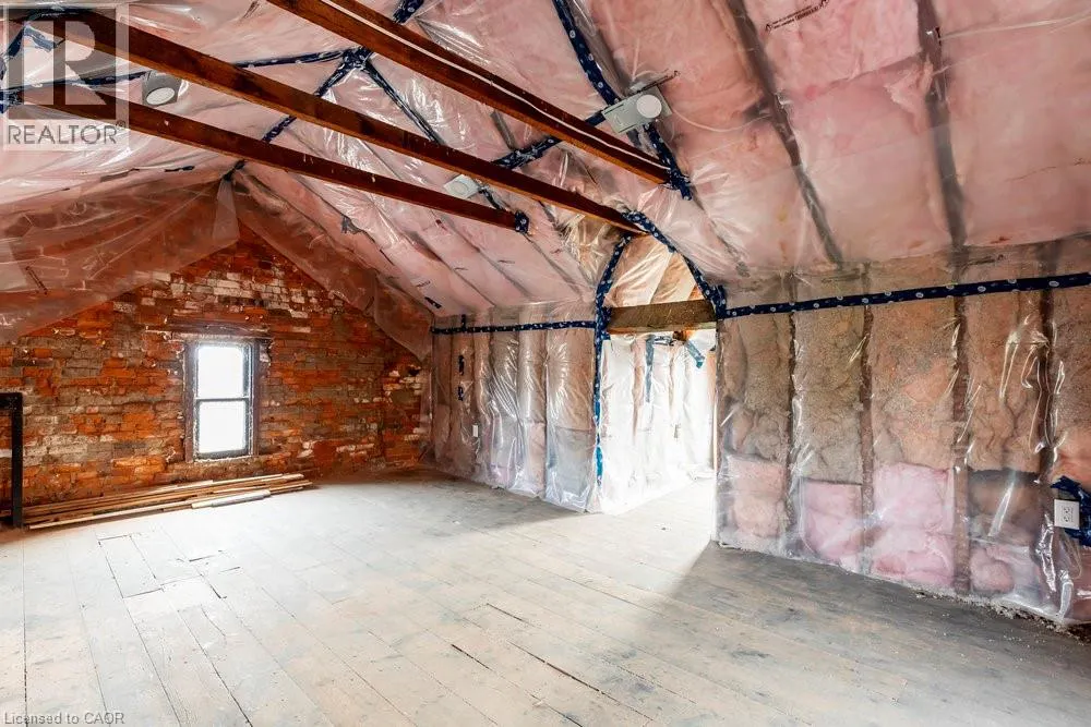 115 LOCKE Street N