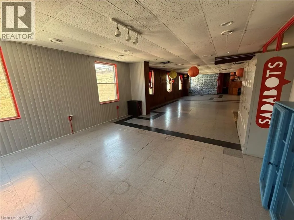 11 WALNUT Street S