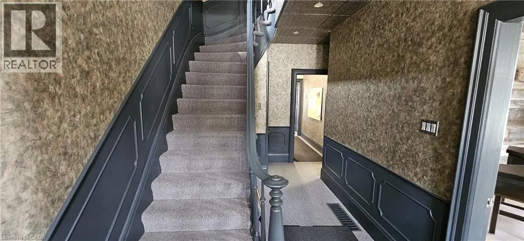 106 YOUNG Street W