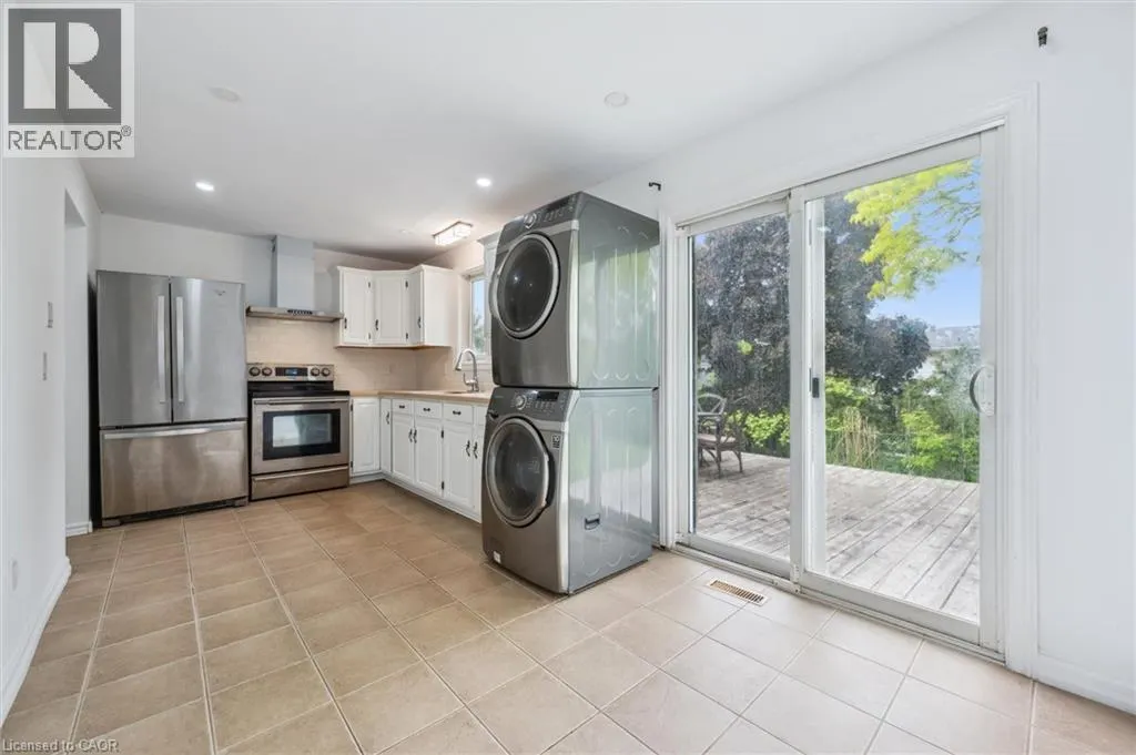 21 FOREST GLEN Court Unit# UPPER, #UPPER