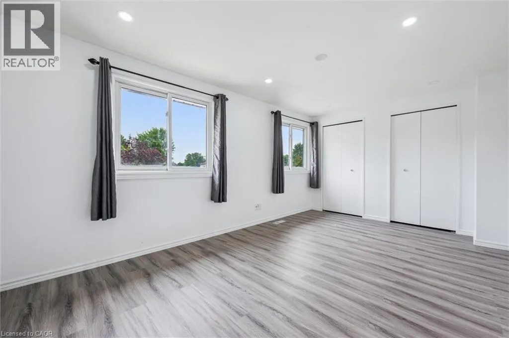 21 FOREST GLEN Court Unit# UPPER, #UPPER