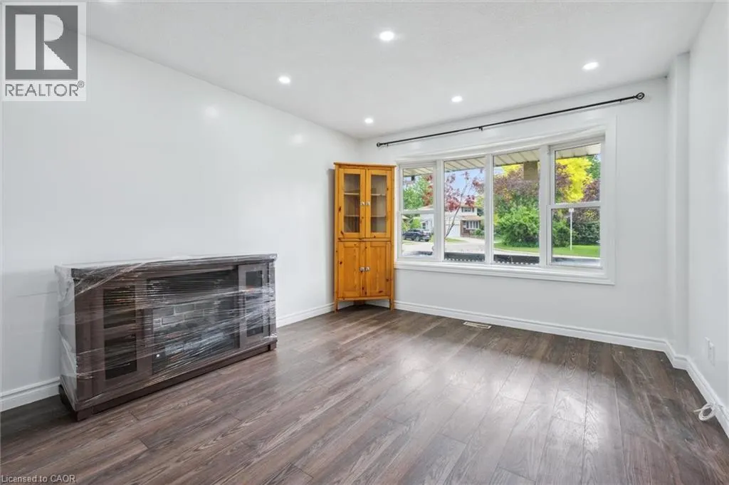 21 FOREST GLEN Court Unit# UPPER, #UPPER