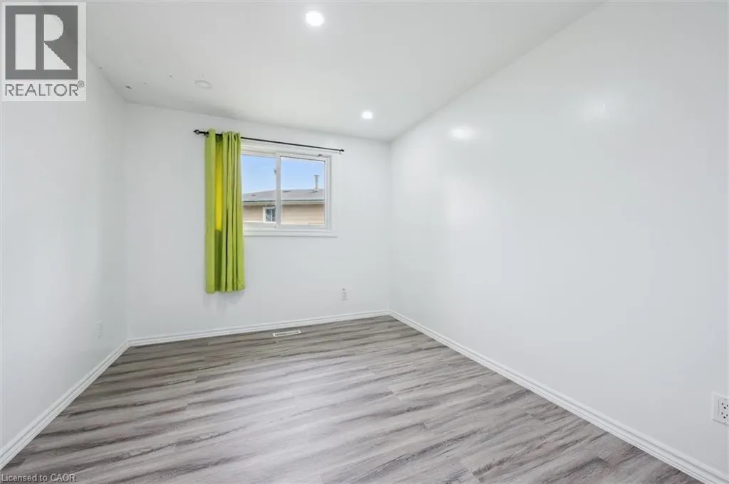 21 FOREST GLEN Court Unit# UPPER, #UPPER