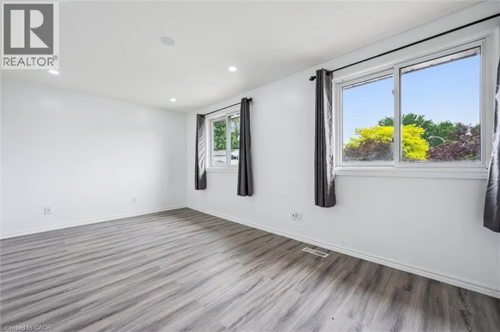 21 FOREST GLEN Court Unit# UPPER, #UPPER