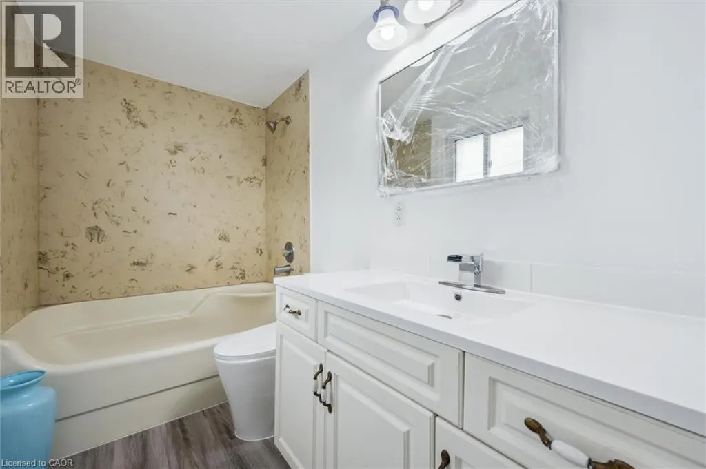 21 FOREST GLEN Court Unit# UPPER, #UPPER
