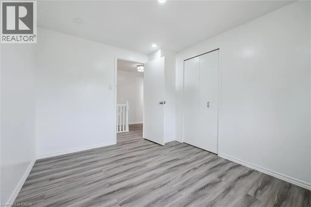 21 FOREST GLEN Court Unit# UPPER, #UPPER