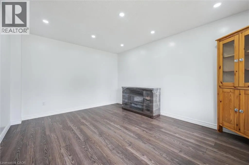 21 FOREST GLEN Court Unit# UPPER, #UPPER