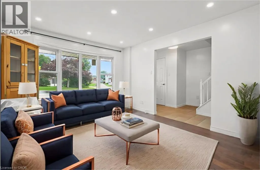 21 FOREST GLEN Court Unit# UPPER, #UPPER