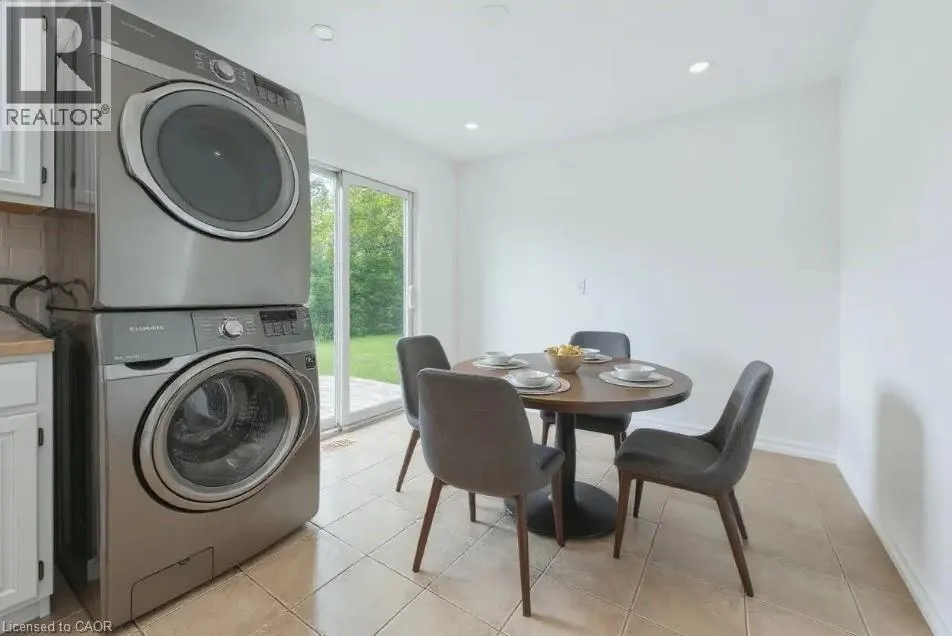 21 FOREST GLEN Court Unit# UPPER, #UPPER