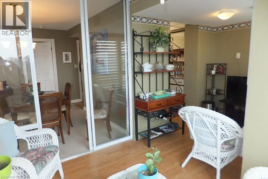 237 KING Street W Unit# 1004, #1004