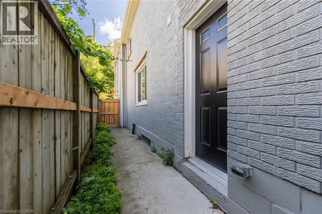 92 PEARL Street S