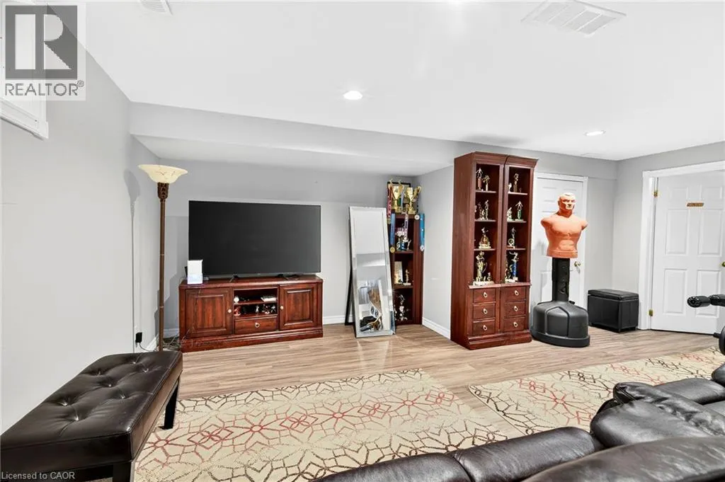 18 KONSTANTINE Court