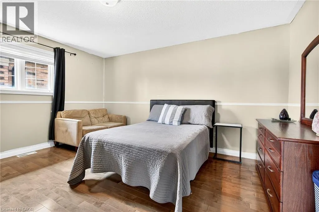 18 KONSTANTINE Court