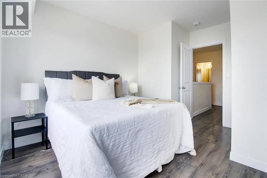 150 ROCHEFORT Street Unit# E, #E