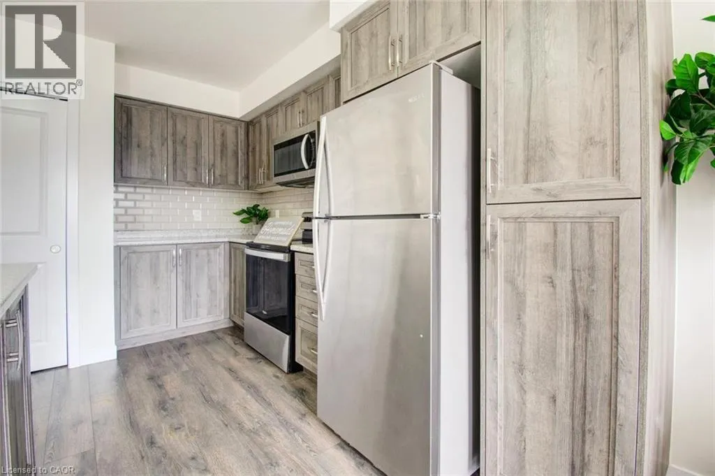 150 ROCHEFORT Street Unit# E, #E