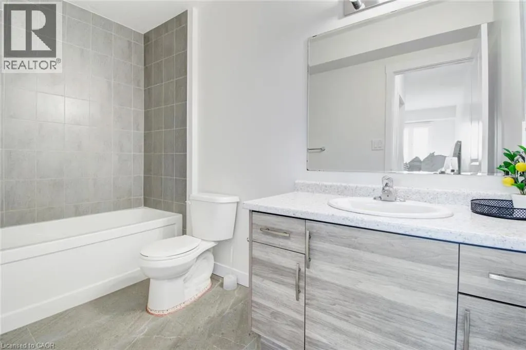 150 ROCHEFORT Street Unit# E, #E