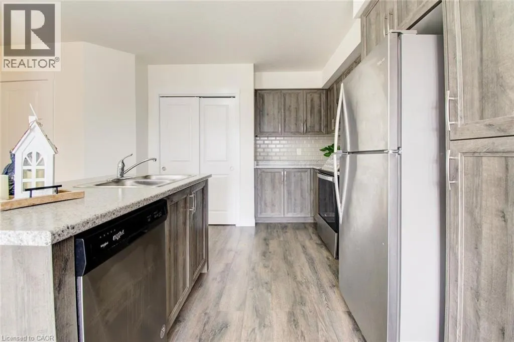 150 ROCHEFORT Street Unit# E, #E