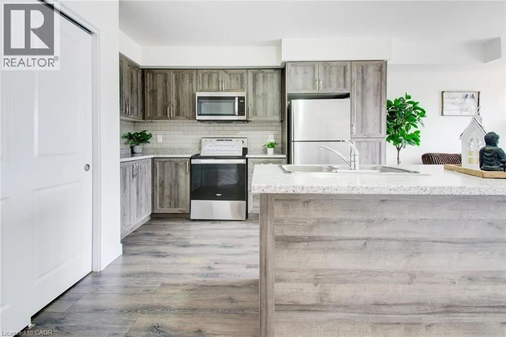 150 ROCHEFORT Street Unit# E, #E