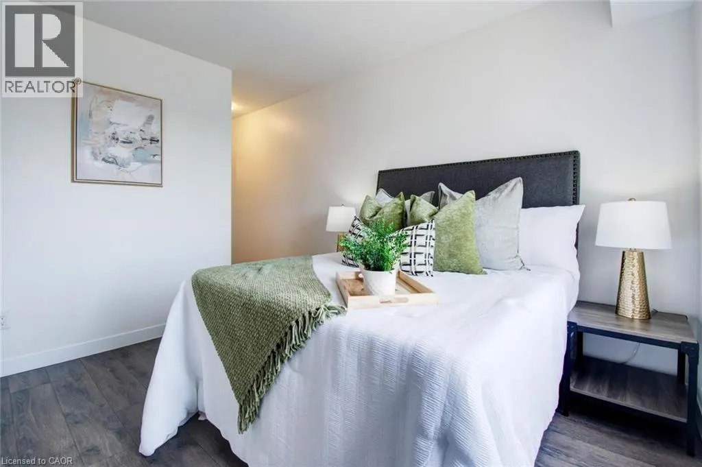 150 ROCHEFORT Street Unit# E, #E