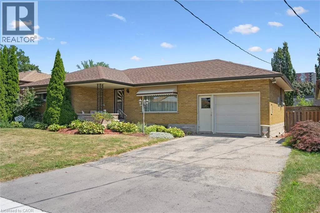 61 TRAYNOR Avenue