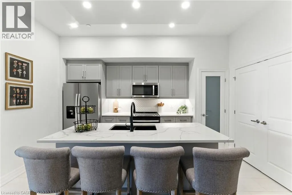 1880 GORDON Street Unit# 207, #207