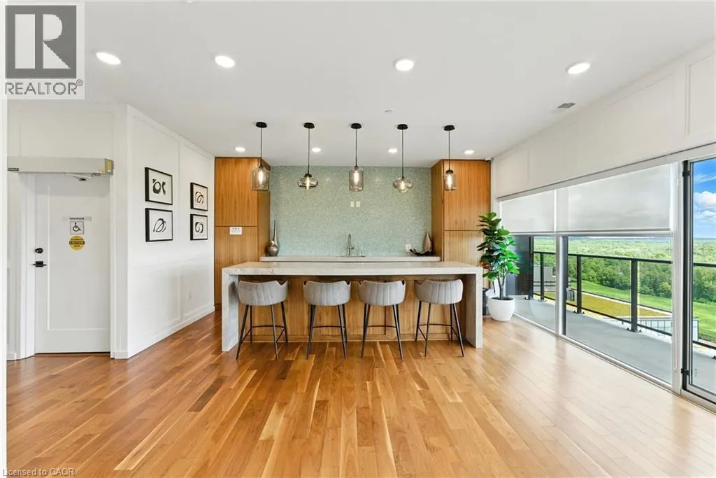 1880 GORDON Street Unit# 207, #207