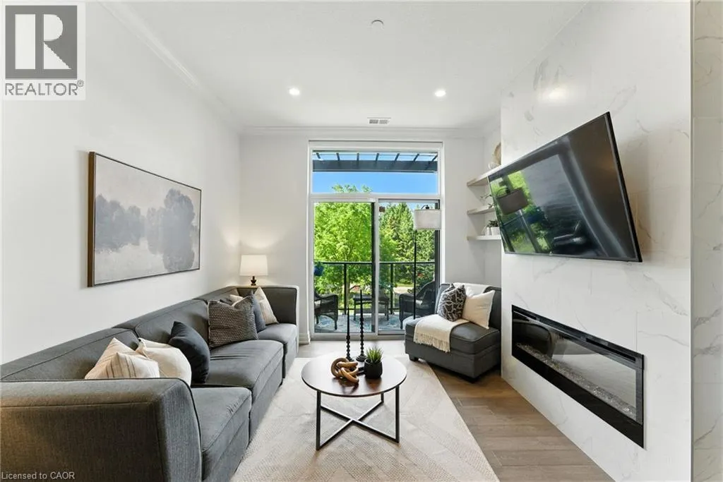 1880 GORDON Street Unit# 207, #207
