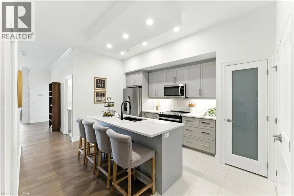 1880 GORDON Street Unit# 207, #207