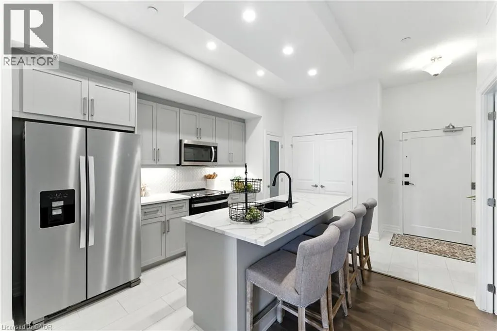 1880 GORDON Street Unit# 207, #207