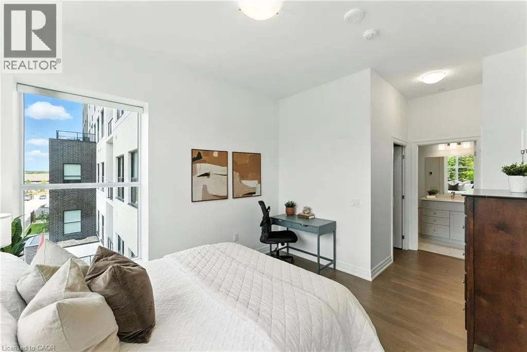 1880 GORDON Street Unit# 207, #207