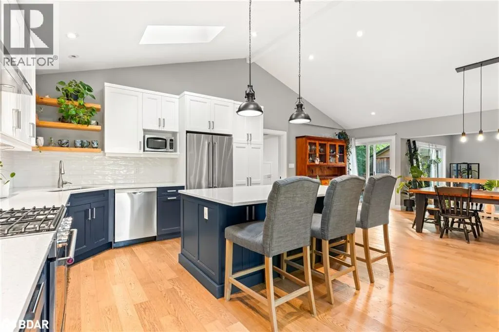 2656 WESTSHORE Crescent