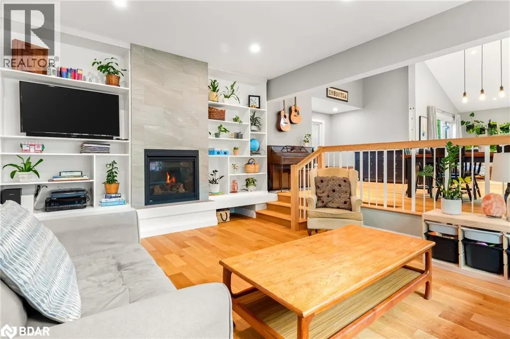 2656 WESTSHORE Crescent