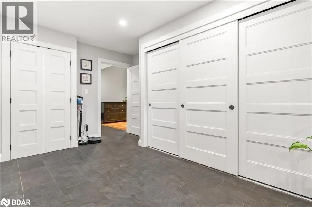 2656 WESTSHORE Crescent