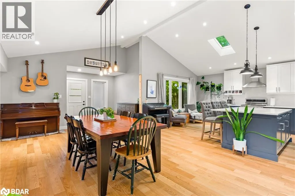 2656 WESTSHORE Crescent